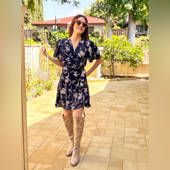 Floral Wrap Dress With Flare Sleeves - Picture 4 of 6